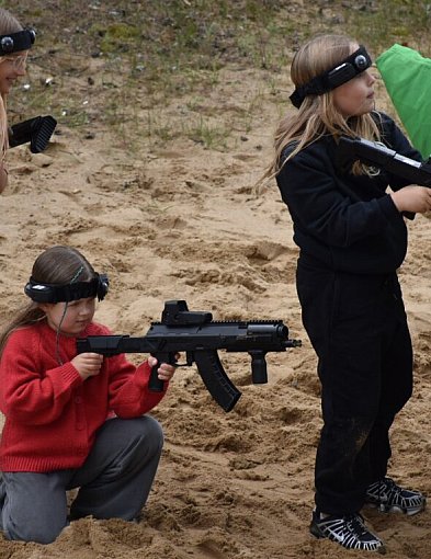 Rekordowe URODZINY Klubu Strzeleckiego Skorpion. Militaria i muzyka