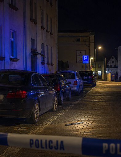 NOCNA ZBRODNIA w Bytowie. 43-letni Sebastian ŚMIERTELNIE ugodzony w plecy