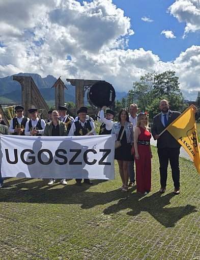Kaszubi dotarli pod Giewont! Wielka flaga na Krokwi i przemarsz przez Krupówki
