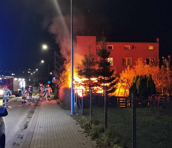 Wieczorny POŻAR na ulicy Prostej w Bytowie-21790