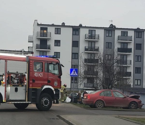 Poranna KRAKSA OSOBÓWEK w Bytowie. Policjanci apelują do kierowców!-22203