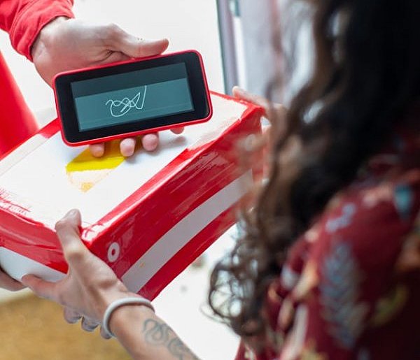 Bytów: Fałszywa paczka za ponad 800 zł. Oszuści znów wykorzystują nieuwagę-22266