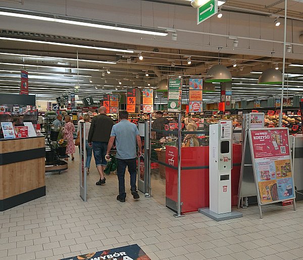 Pracownicy popularnej sieci mają dość. W południe zatrzymają pracę-22359