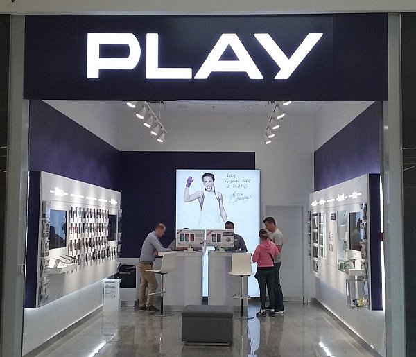 Potężna kara dla Play. Sieć ma zwrócić klientom pobrane środki-22369