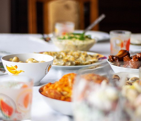 Polacy znów sięgną głębiej do kieszeni. Tyle wydają na świąteczne jedzenie-22407