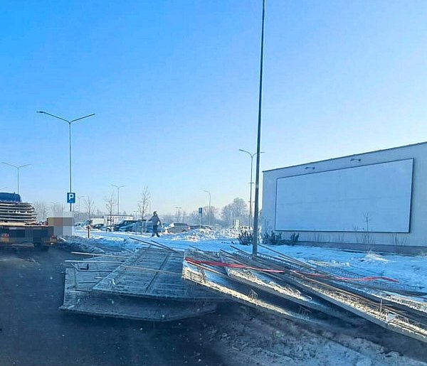 Wiózł płyty betonowe, MÓGŁ ZABIĆ, dostał mandat 300 zł