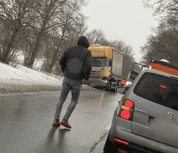 Lodowy ARMAGEDON na drogach powiatu. Kilkanaście kolizji, zablokowane trasy