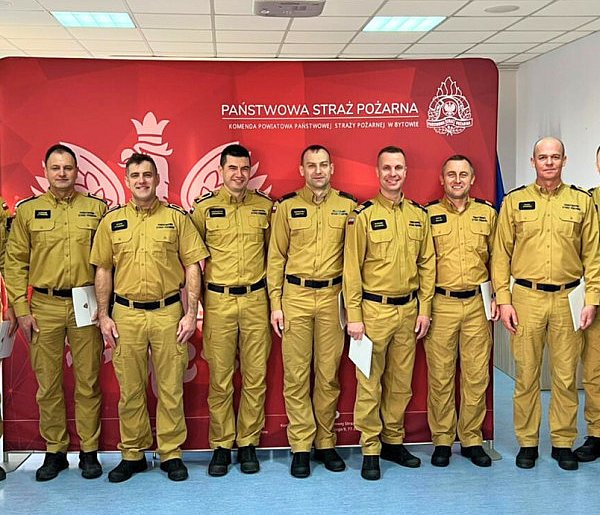 Deszcz awansów i nagród u strażaków. Kto pnie się w górę?