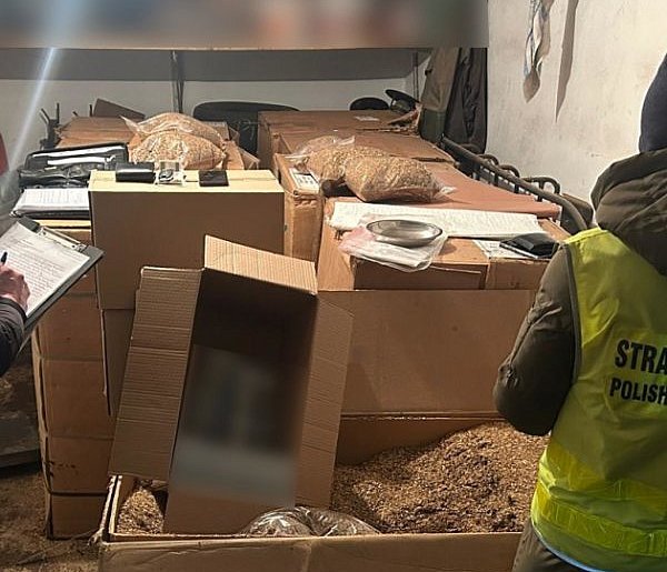 AKCYZOWY REKORD! Tona nielegalnej krajanki i tysiące papierosów!