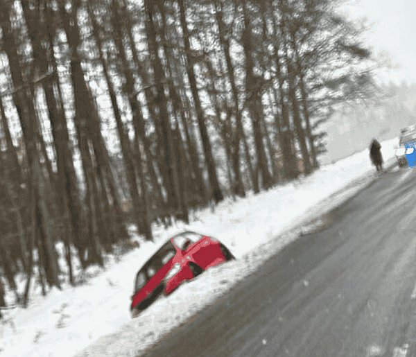 Seria kolizji i trudne warunki na drogach. Policja apeluje o ostrożność