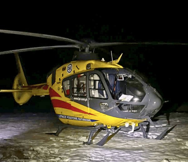 NOCNA AKCJA ratunkowa w Rokitach. Śmigłowiec LPR lądował po rannego seniora