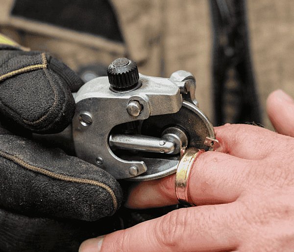 Obrączka nie chciała zejść z palca. Pomogli strażacy z Bytowa