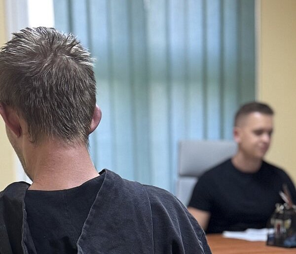 Pił alkohol przy cmentarnej altanie. Miał przy sobie narkotyki