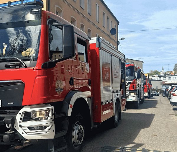 Piekarnik zapalił się w mieszkaniu. Cztery zastępy straży przy Starochojnickiej