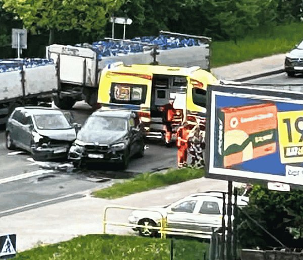 Znamy okoliczności kolizji na Lęborskiej. Volkswagen zderzył się z BMW