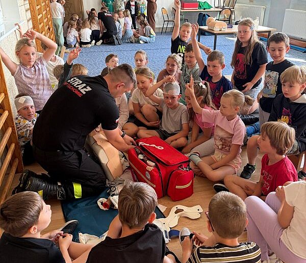 Strażacy uczyli, jak ratować życie. Ważna lekcja przed wakacjami