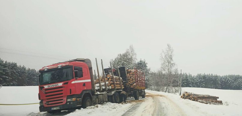 Lodowa PUŁAPKA na trasie. Dyrektor ZDP: „Sól nie działa, cudów nie będzie”