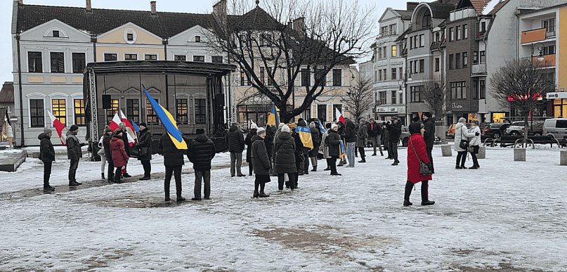 Skromne obchody na bytowskim rynku. Emocje wokół rocznicy wojny