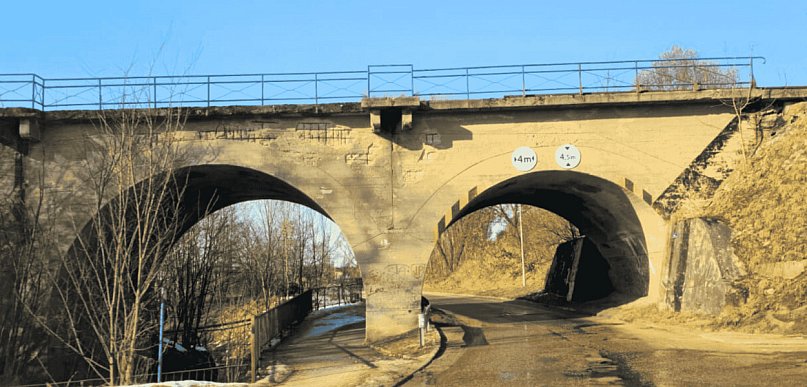 ŚNIEŻKI DZISIAJ, KAMIENIE JUTRO? Niebezpieczna "zabawa" na wiadukcie