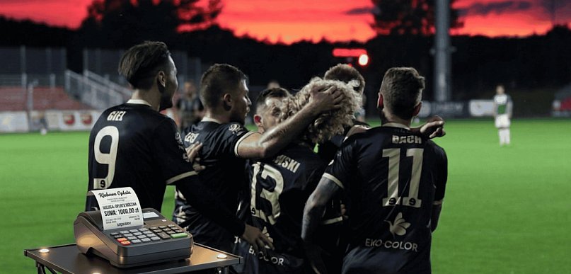 Bytovia za 1000 zł, inni za dziesiątki tysięcy. W Bytowie wybuchła WOJNA o stadion