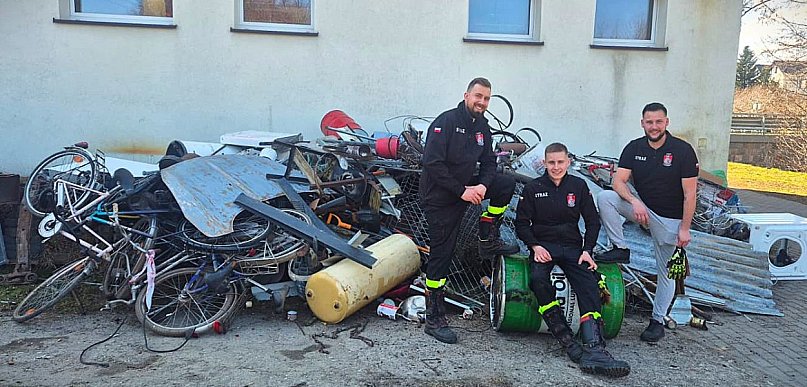Kilka ton złomu dla młodych strażaków. Mieszkańcy nie zawiedli OSP