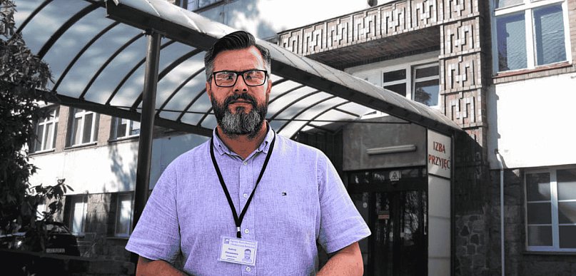 Szpital w Bytowie: pacjent wyszedł po wypisie bez kurtki