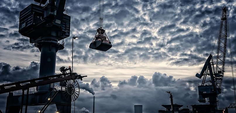 Ile kosztuje roboczogodzina dźwigu? Sprawdzamy realne stawki z ekspertami z Wynajm