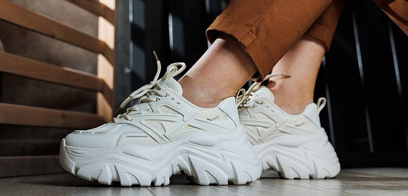 Jakie sneakersy damskie wybrać, aby tworzyć modne stylizacje w 2026 roku?