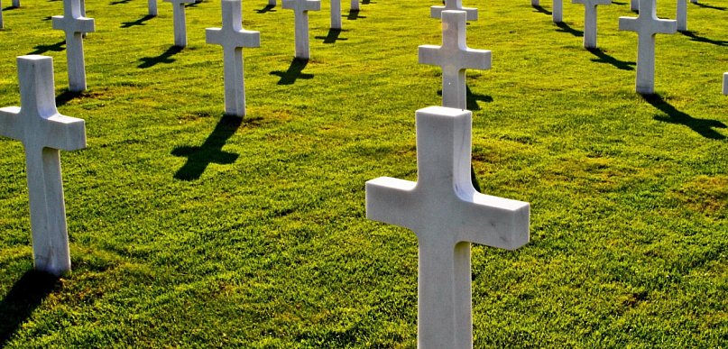 Trwałe elementy wyposażenia nagrobka w jednym miejscu