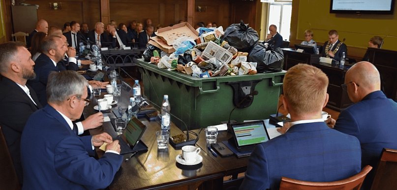 Nie będzie zniżek za śmieci. Gmina Bytów mówi „NIE”, bo musiałaby dopłacić miliony