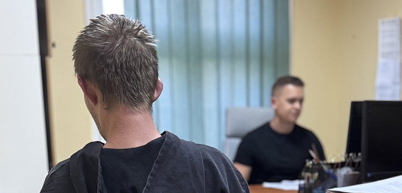 Pił alkohol przy cmentarnej altanie. Miał przy sobie narkotyki