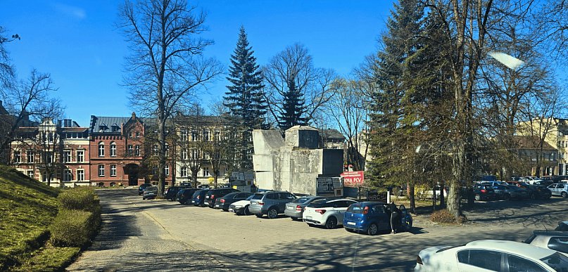 Światowid znika z centrum Bytowa. LIKWIDACJA parkingu, a pomnik na rondo