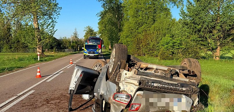 Pijany 22-latek z gminy Czarna Dąbrówka dachował w Kleszczyńcu