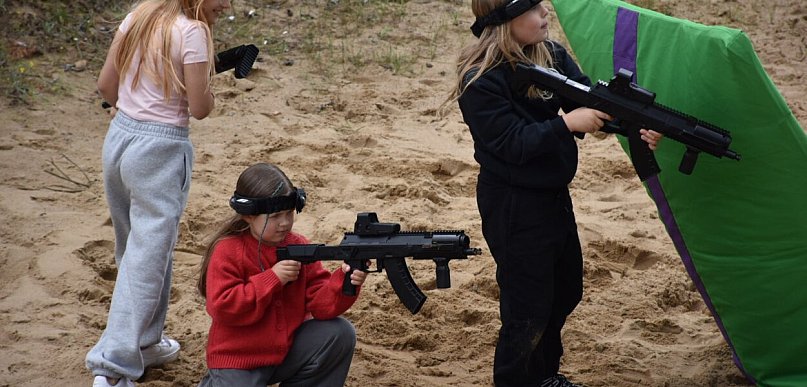 Rekordowe URODZINY Klubu Strzeleckiego Skorpion. Militaria i muzyka
