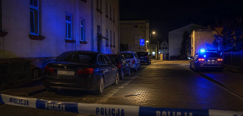 NOCNA ZBRODNIA w Bytowie. 43-letni Sebastian ŚMIERTELNIE ugodzony w plecy