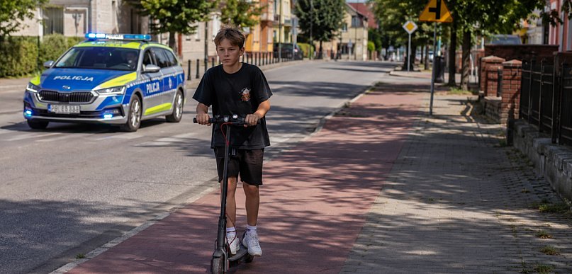 Dzieci jeżdżą bez kasków. Radna prosi policję o INTERWENCJĘ