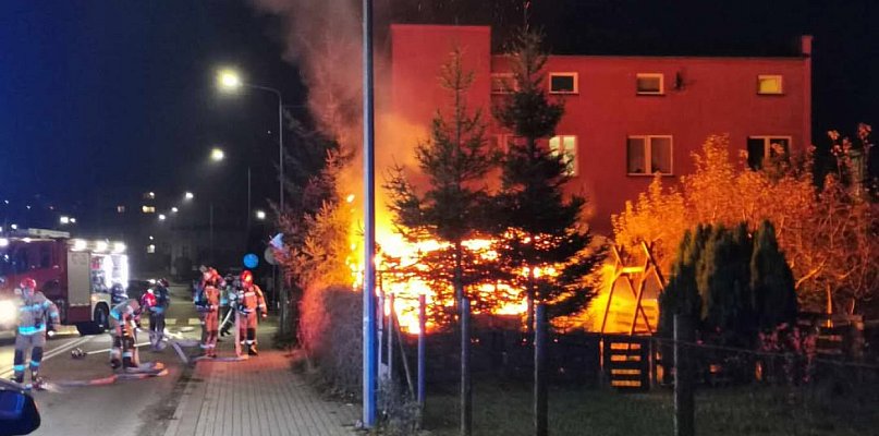 Wieczorny POŻAR na ulicy Prostej w Bytowie - 21790