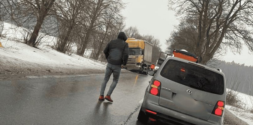 Lodowy ARMAGEDON na drogach powiatu. Kilkanaście kolizji, zablokowane trasy