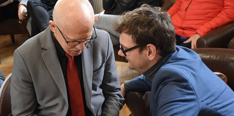 Kary dla mieszkańców, kwiaty dla wójta. W tle ponad 900 tys. zł roszczeń KOWR