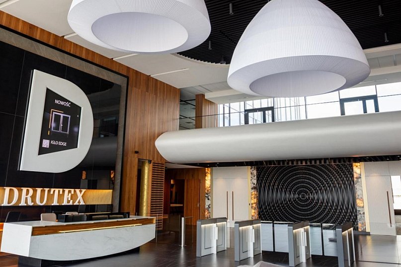 Drutex w nowej siedzibie. Nowoczesny biurowiec za 60 mln zł