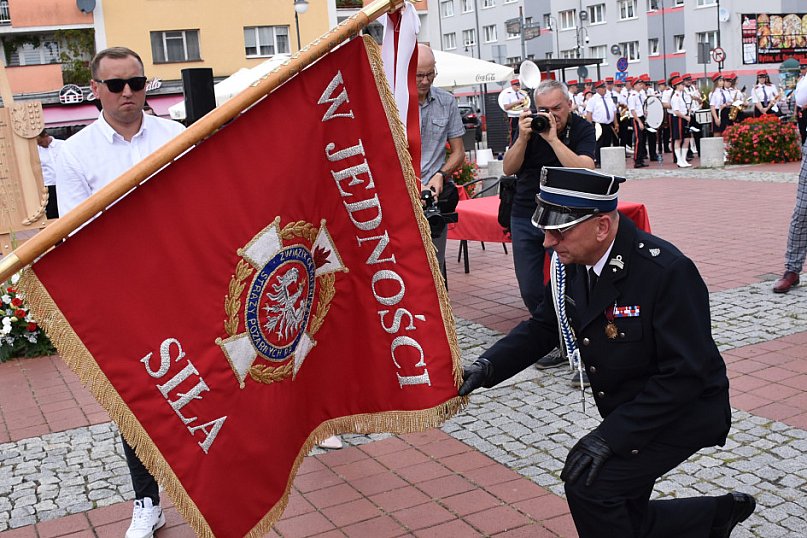 KONIEC służby Polsce Ludowej. Strażacy mają nowy sztandar