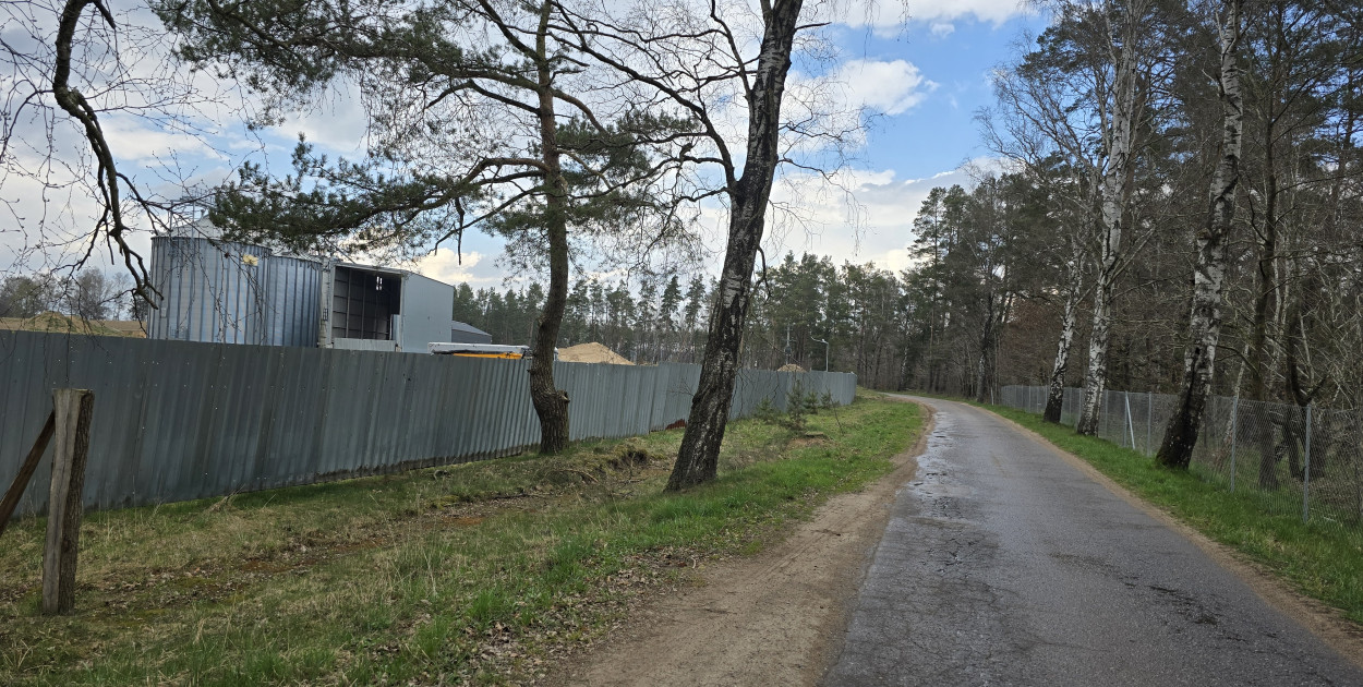 Mieszkańcy nie rozumieją dlaczego budowa mieszalni pasz w Nożynku nie została obwarowana koniecznością uzyskania decyzji środowiskowej