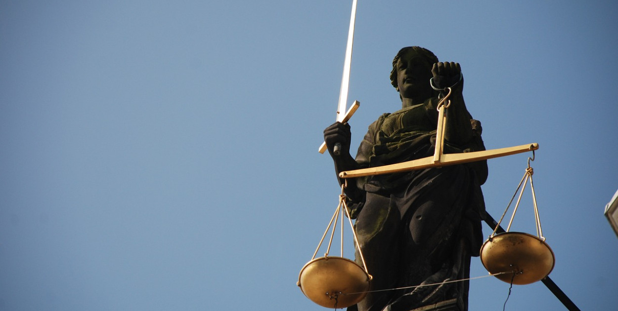 Jak otrzymać zadośćuczynienie za represje z czasów PRL – poradnik dla osób poszkod