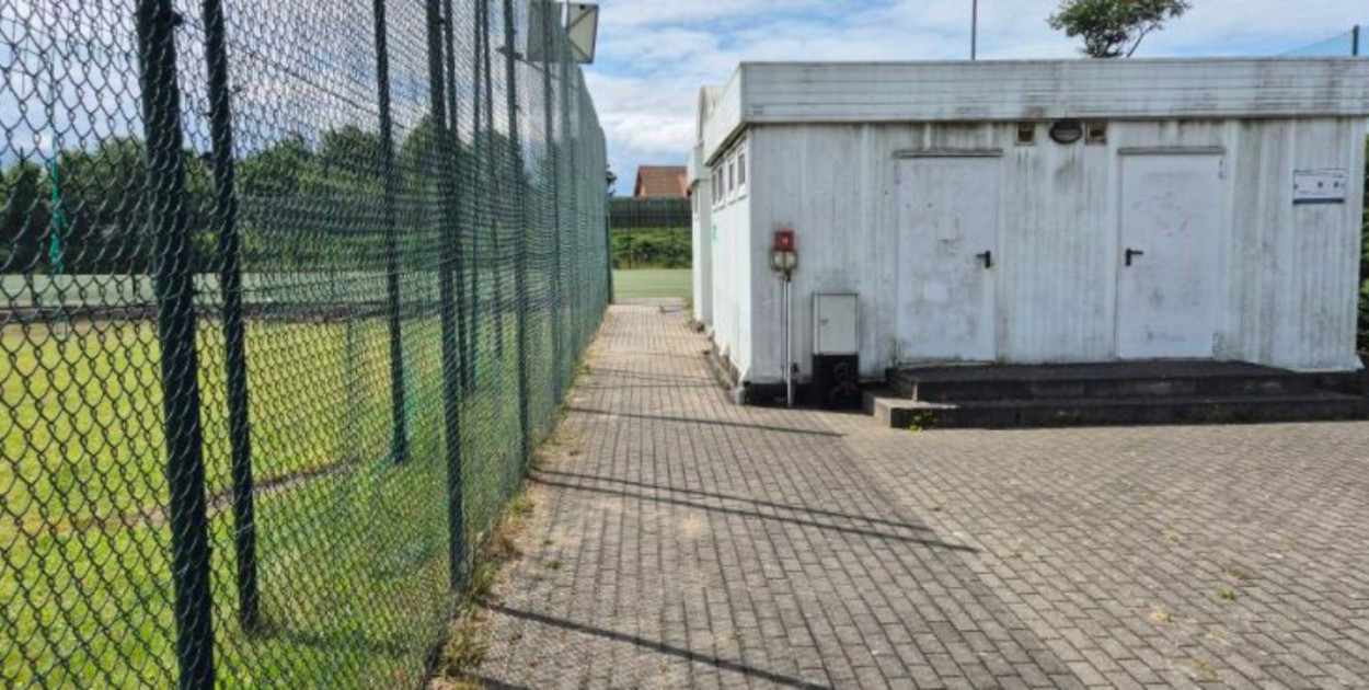 Boisko Orlik w Parchowie zostanie zmodernizowane. Zamiast kontenera będzie murowany budynek socjalny