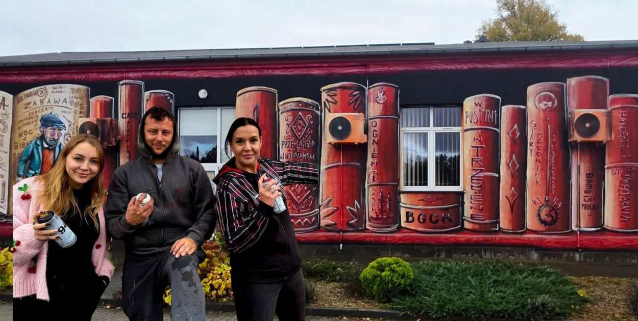 Nowy mural na bibliotece w Trzebielinie to prawdziwe dzieło sztuki 