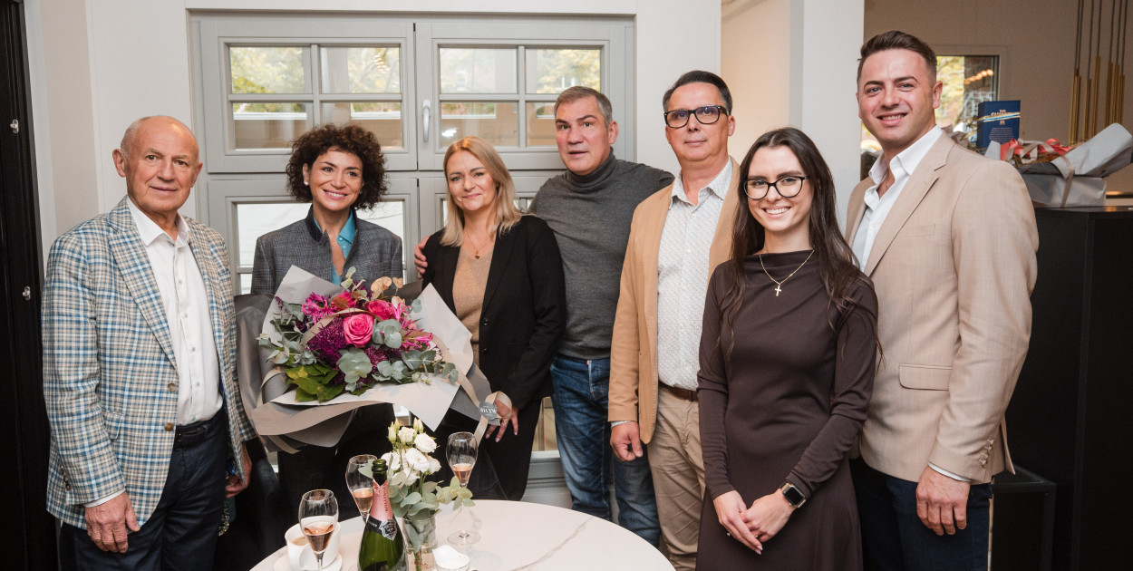 Członkowie zarządu firmy Drutex - Kamila i Leszek Gierszewscy - z członkami rodziny Marczuk i… Dariuszem Michalczewskim