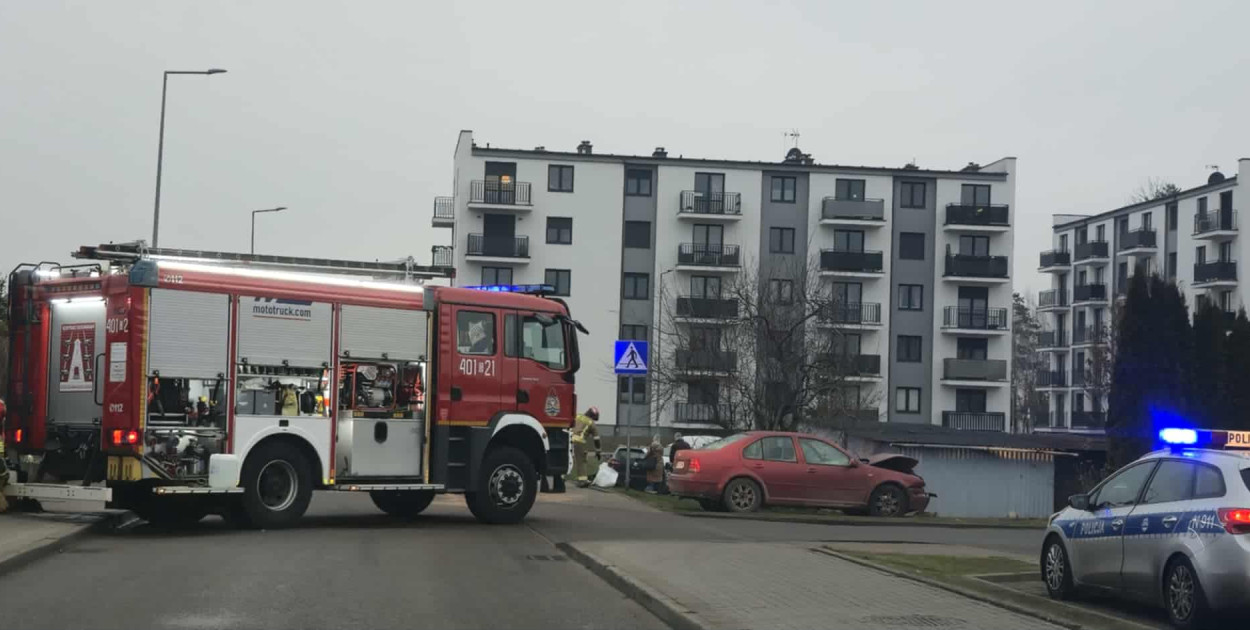 Kolizja dwóch pojazdów na ulicy Sychty