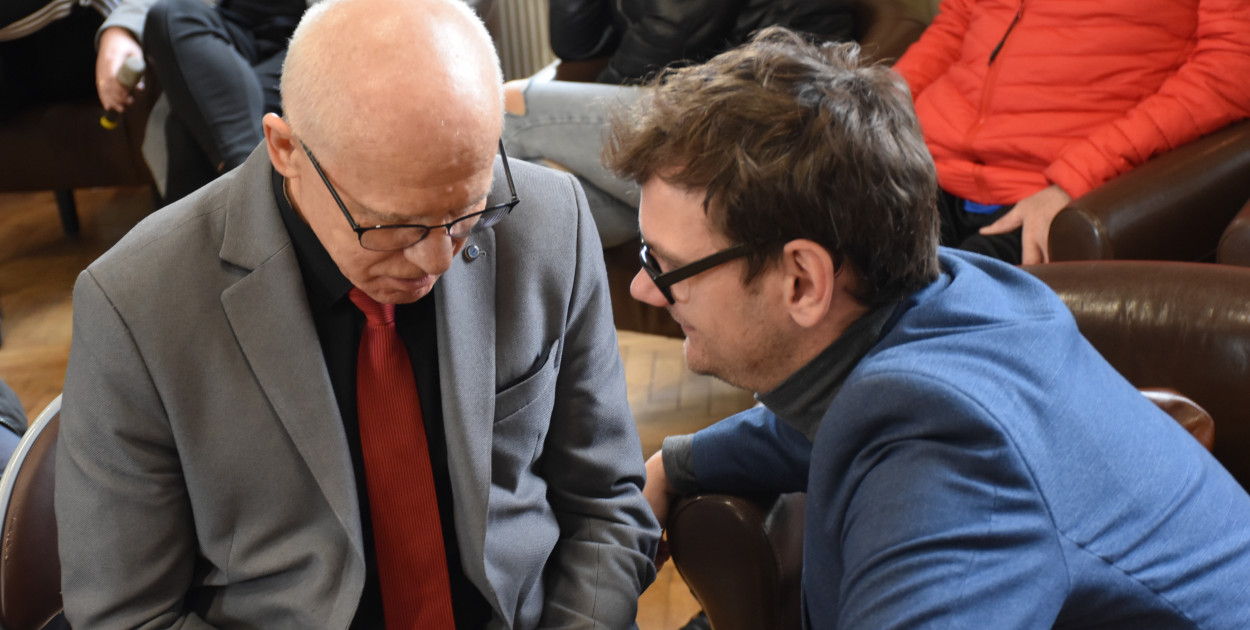 Wójt Jan Klasa i przedstawiciel opozycji radny Jakub Gralak