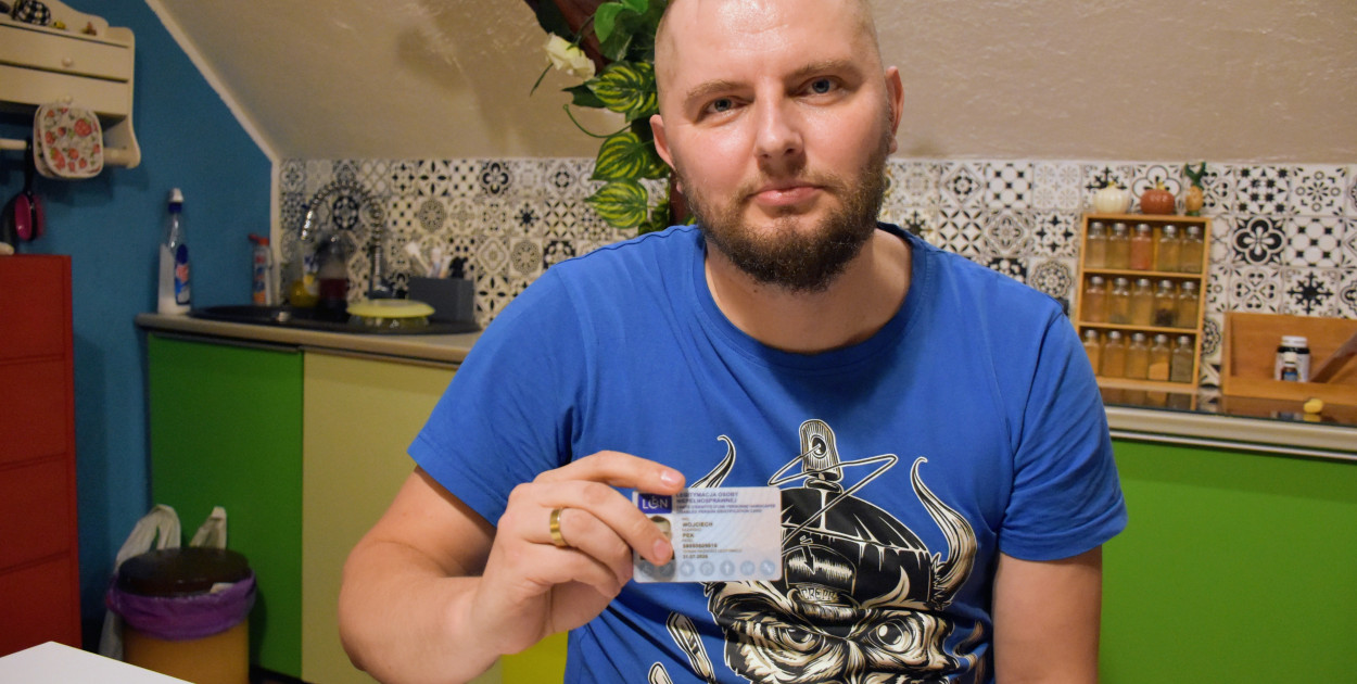 Wojciech Pek bardzo dziękuje kierowcy z firmy Drutex, który pomógł mu zatankować samochód