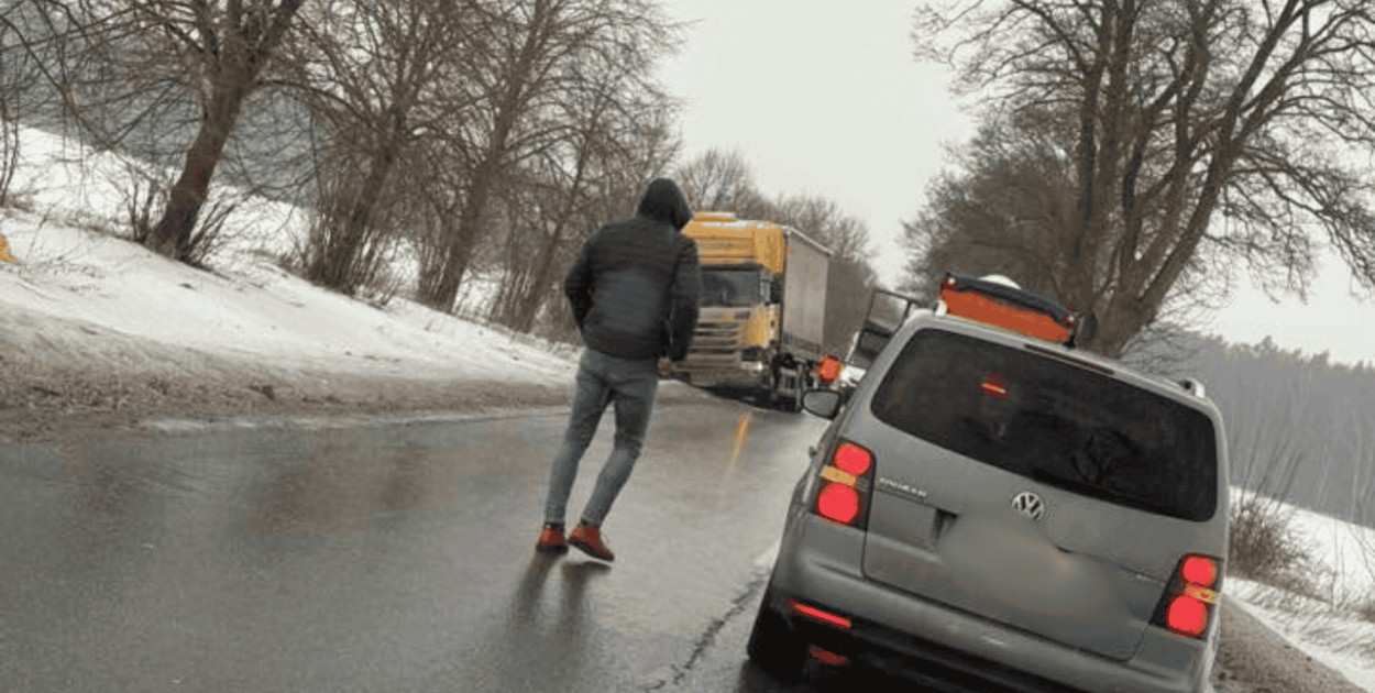 Lodowy ARMAGEDON na drogach powiatu. Kilkanaście kolizji, zablokowane trasy